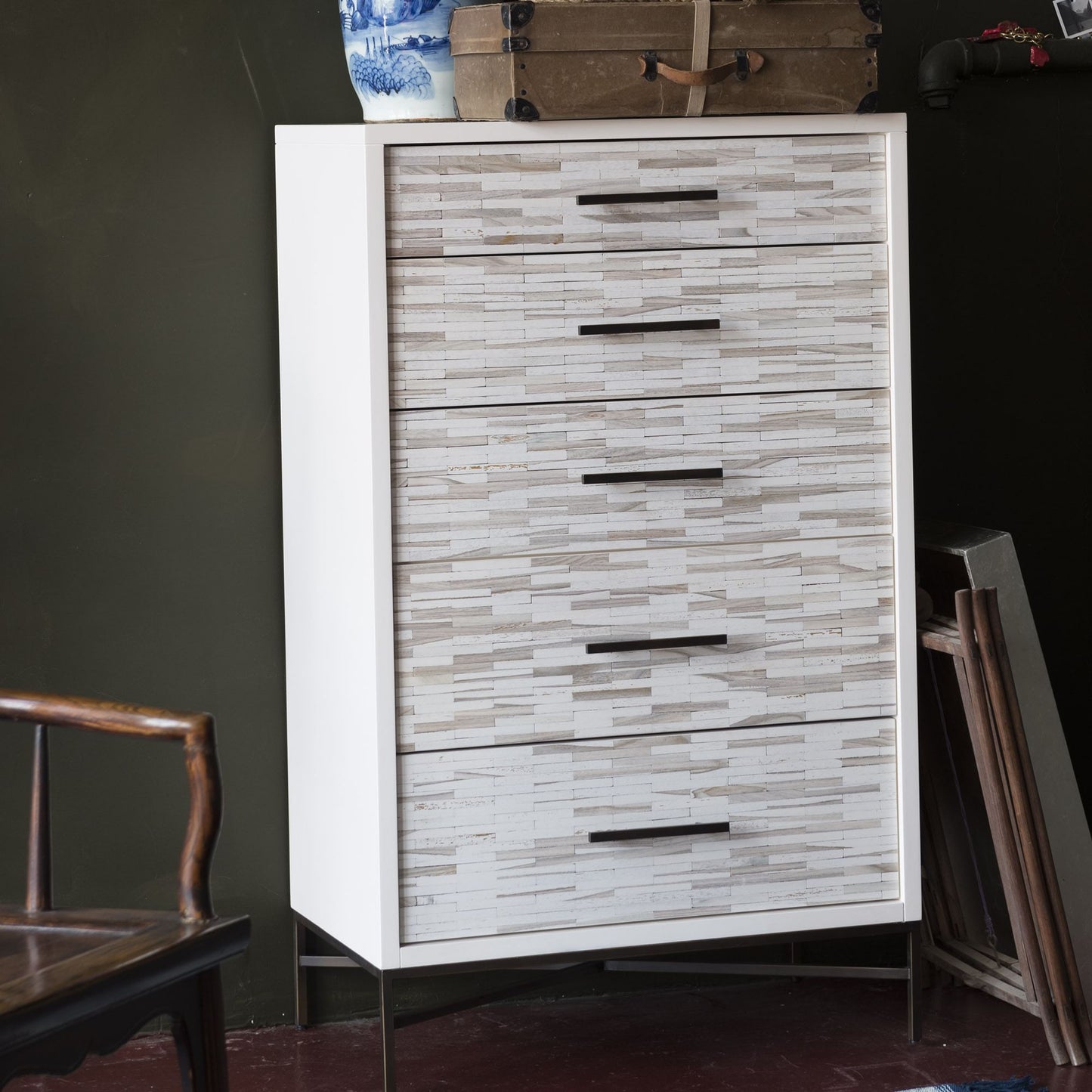Shiloh Wood Tiled 5-Drawer Dresser