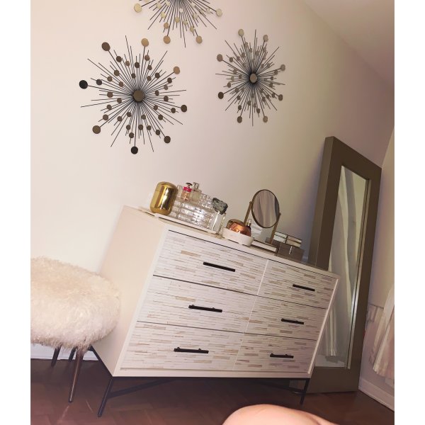 Benson Wood Tiled 6-Drawer Dresser – live photo 2
