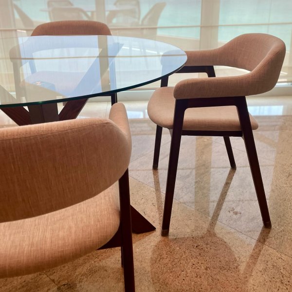 Gavin Chair – live photo 1
