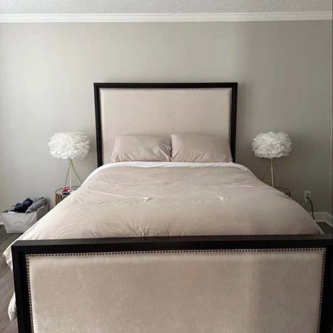 Darian Upholstered Bed – live photo 2