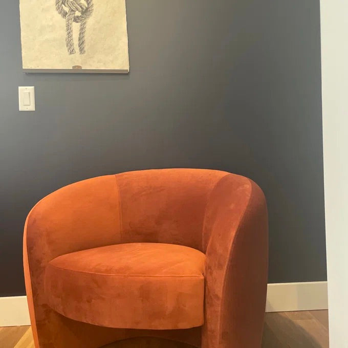 Omari Barrel Chair – live photo 4
