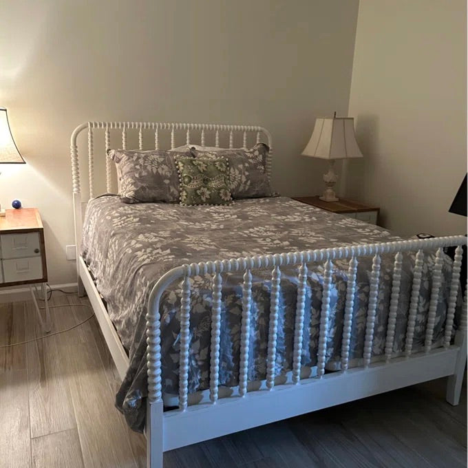 Ignacio Solid Wood Spindle Bed – live photo 2