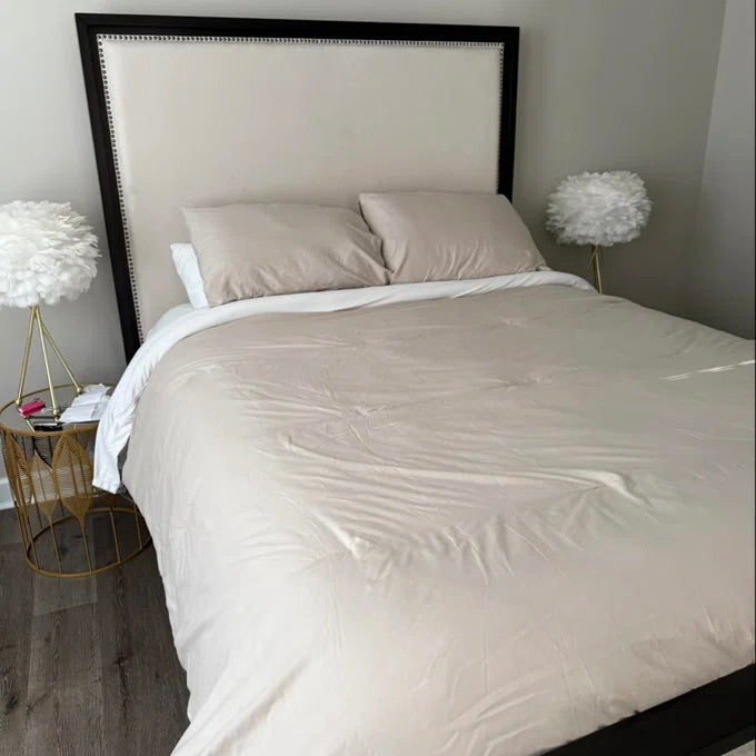 Darian Upholstered Bed – live photo 1