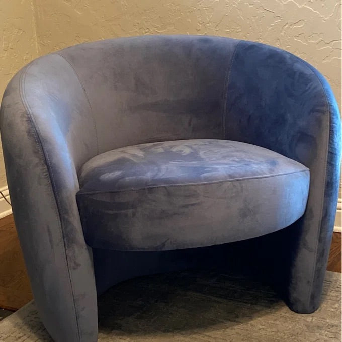 Omari Barrel Chair – live photo 1