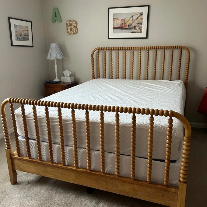 Ignacio Solid Wood Spindle Bed – live photo 1